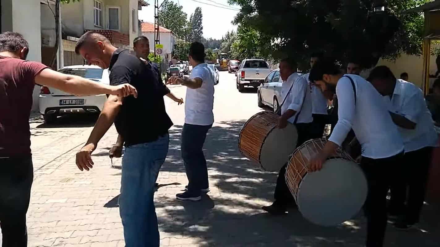 Asker gönderme davulcu